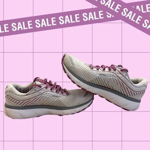 White and purple Ghost Brooks